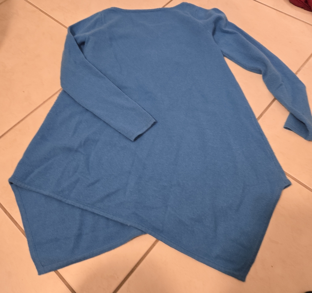 Neiman Marcus Sky Blue Asymmetric Hem Sweater#100%cashmere